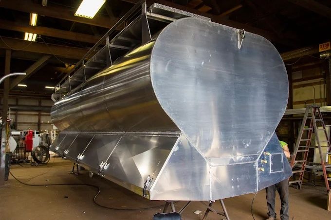 bulk-feed-body-truck-1